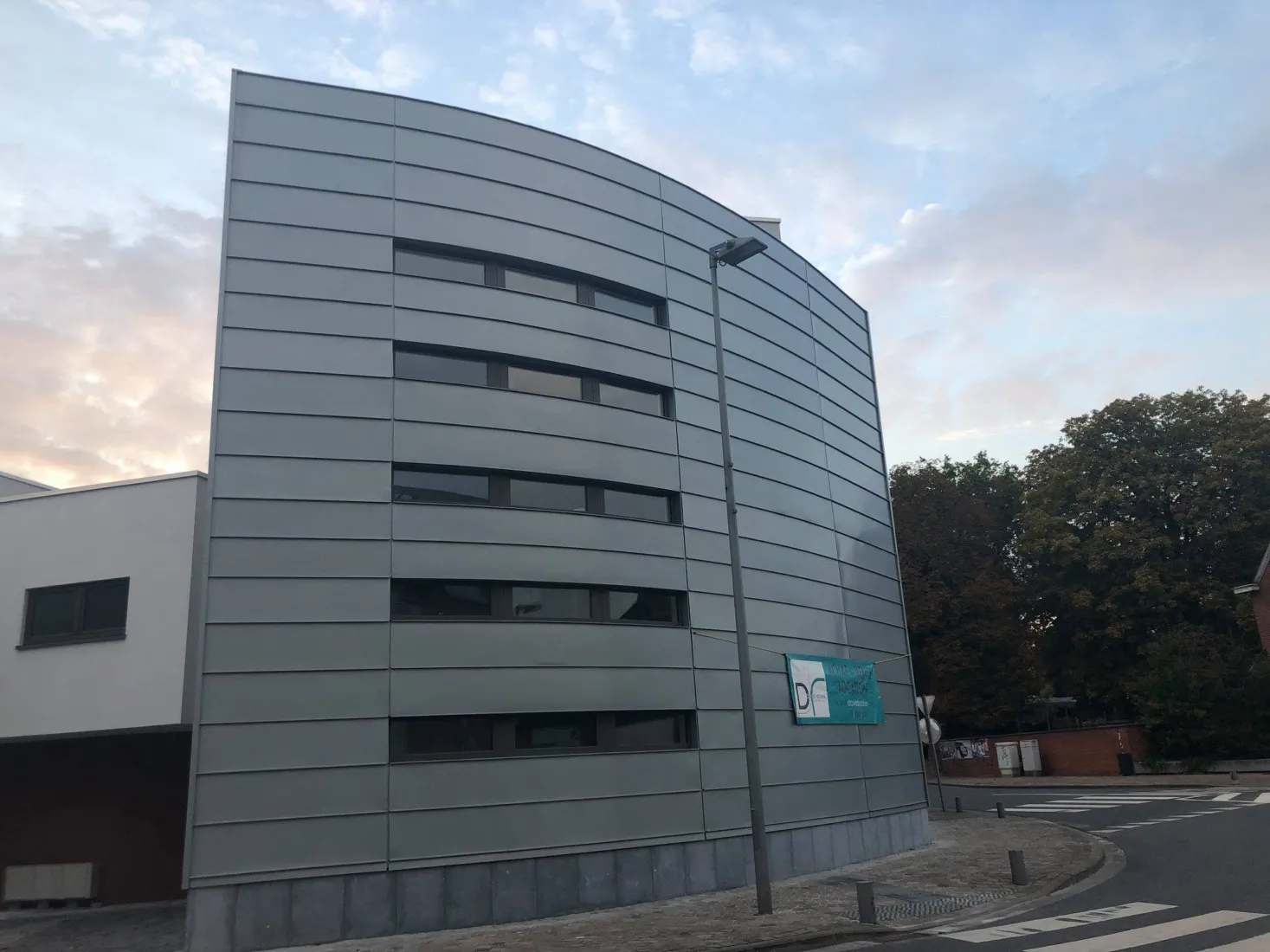 7 logements et 5 rez commerciaux à Farciennes