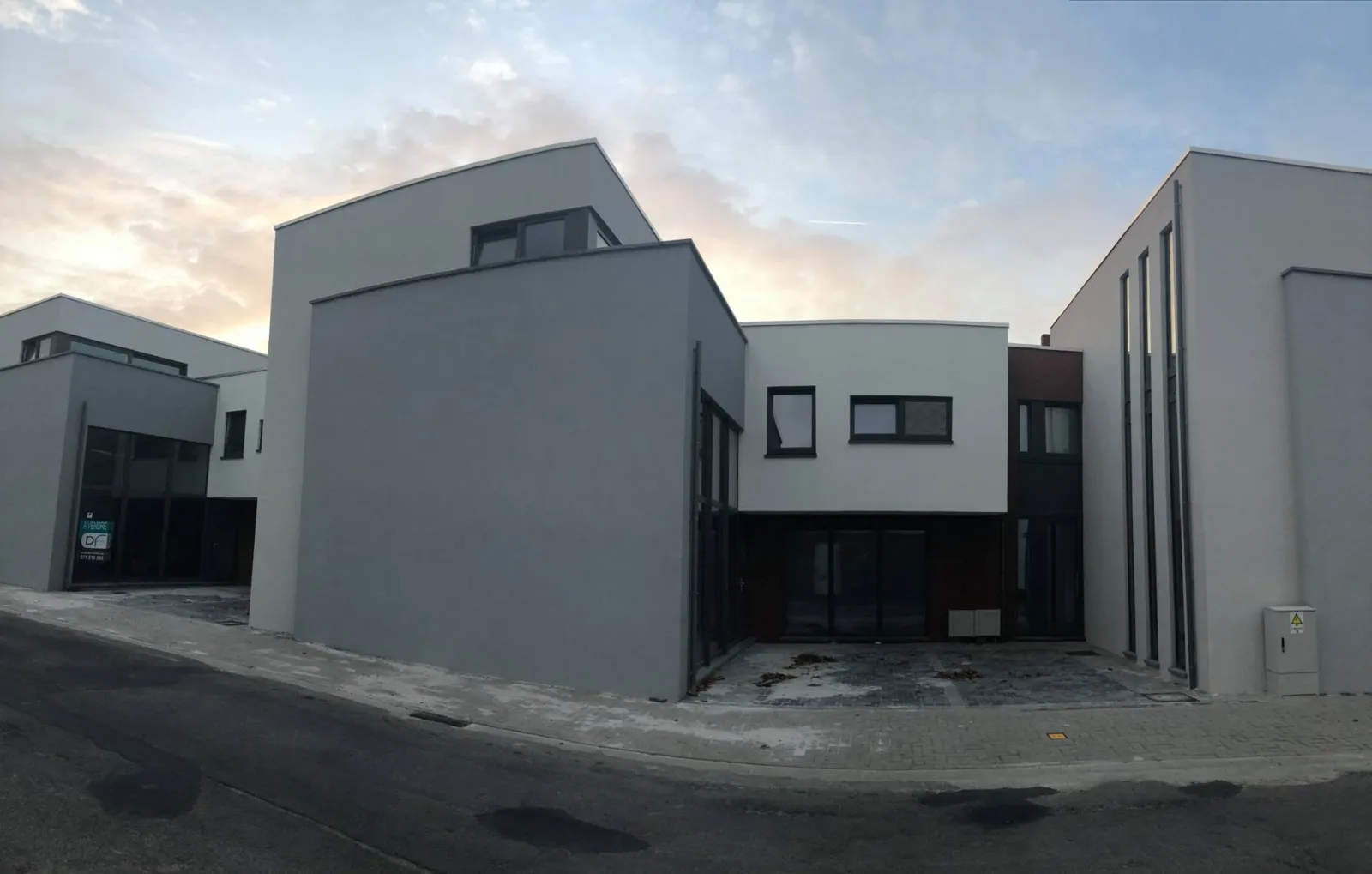 7 logements et 5 rez commerciaux à Farciennes