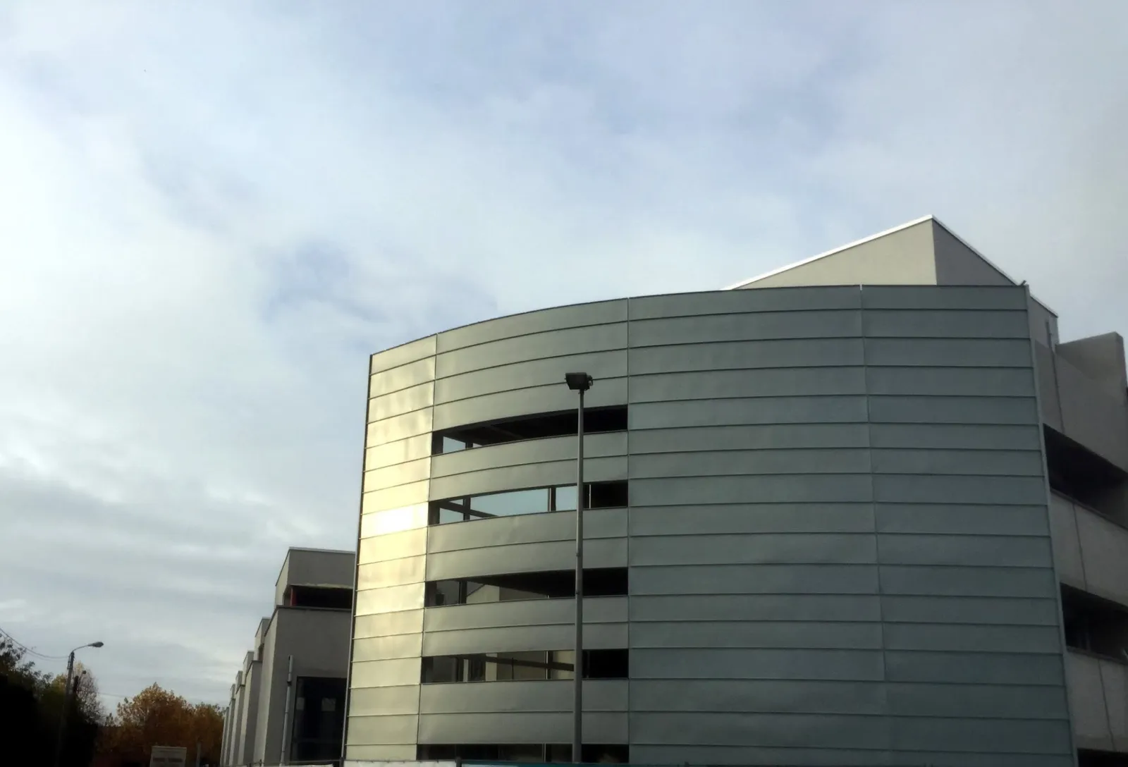 7 logements et 5 rez commerciaux à Farciennes